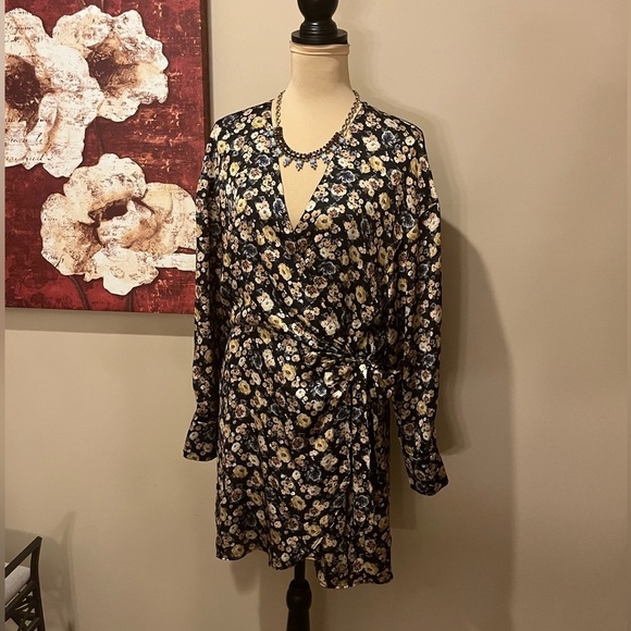 NWT Zara Wrap-style, Floral Print Romper Dress, size XL| - Picture 3 of 10